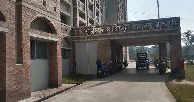 আদালতে শরীরে আগুন দিয়ে গৃহবধূর আত্মহত্যাচেষ্টা
