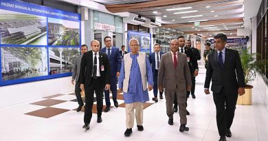 যুক্তরাজ্যের উদ্দেশে দেশ ছাড়লেন প্রধান উপদেষ্টা